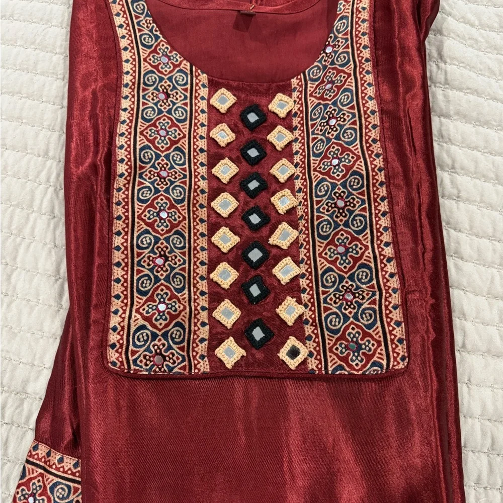 Embroidered Tunic Top - Picture 2 of 7